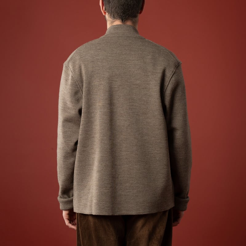 image-de-dos-Le-Minor-x-Flâneurs-Noragi-beige