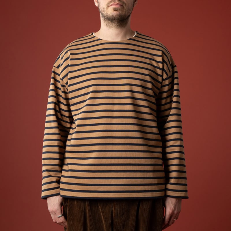 image-de-face-Le-Minor-x-Flâneurs-Marinière-Loose-camel-marine