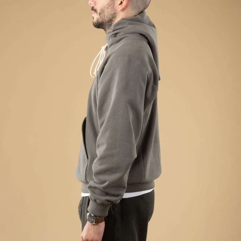 Image-Flâneurs_XX DEVELOPMENT / "SURE MFG" The Californians 60's Hoodie charcoal_de-profil