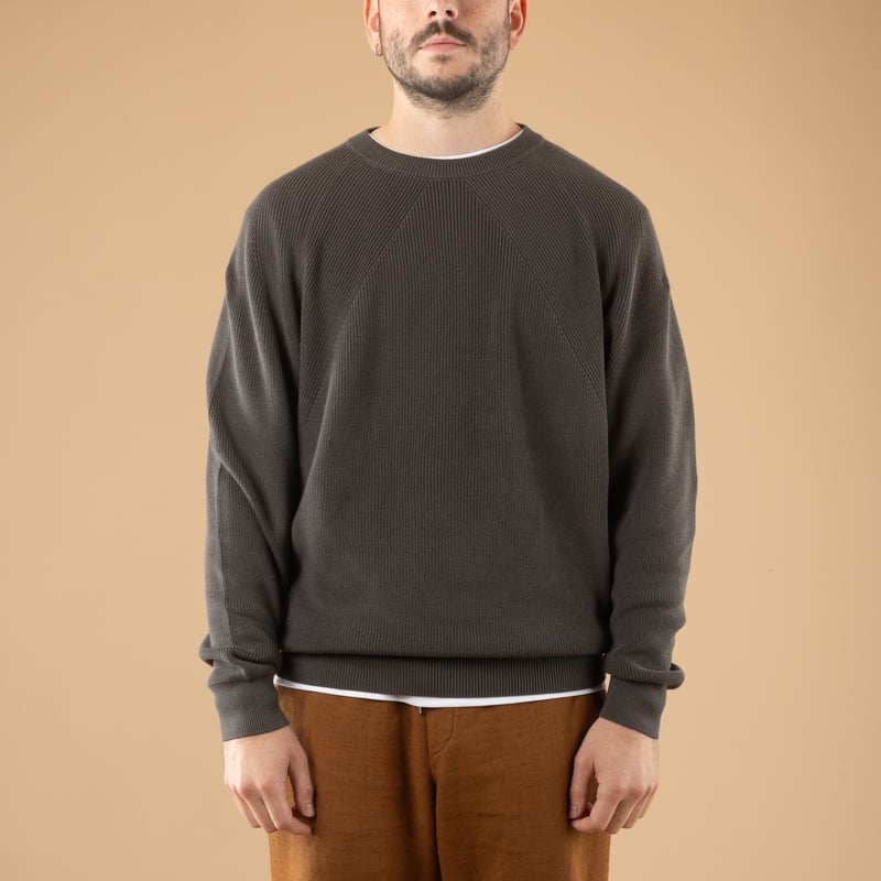 Image-Flâneurs_Batoner_The Sea Island Cotton Signature Crewneck Dark Gray_de-face