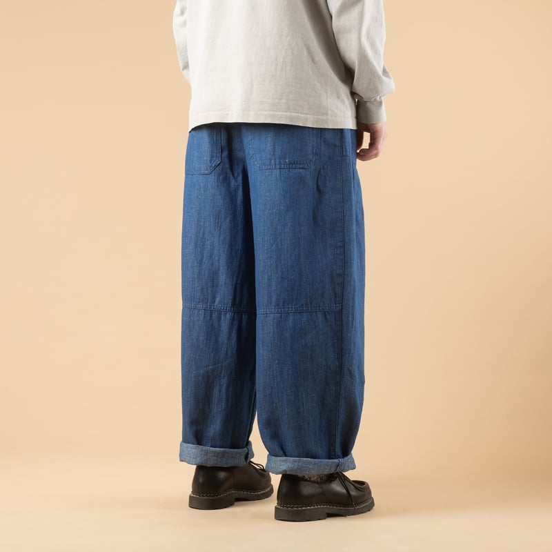 image porté de dos flâneurs FRIZMWORKS Denim Balloon Pants Blue (1)