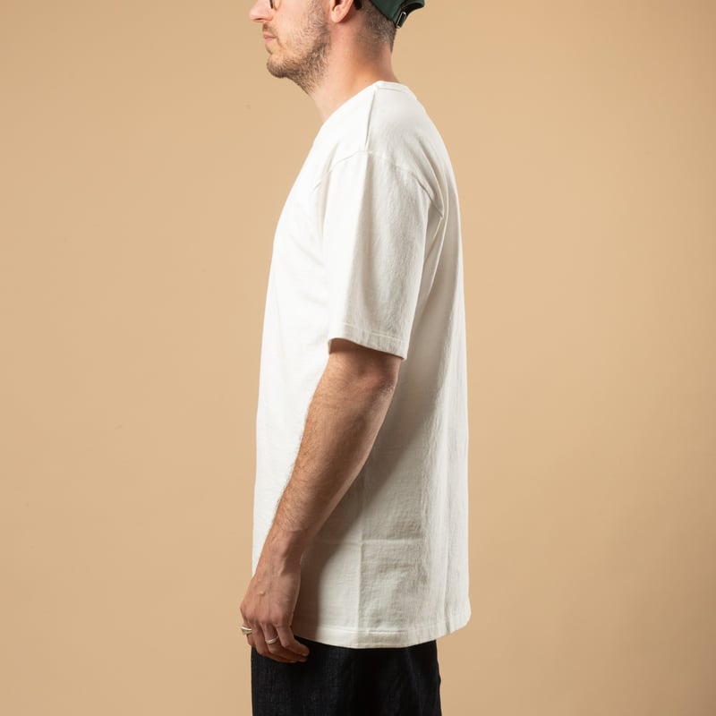 Image-Flâneurs_DUBBLE WORKS / Heavyweight Short Sleeve Tee Off White_de-profil