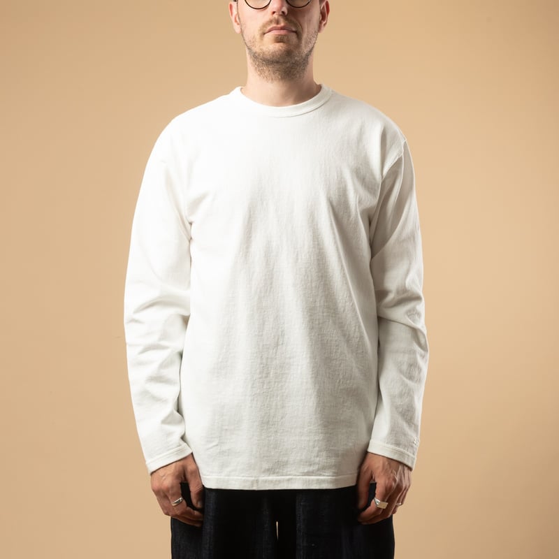 vignette-image porté de face flâneurs-teeshirt-épais-dubbleworks-HEAVY-WEIGHT-LONG-sleeve-off-white (1)