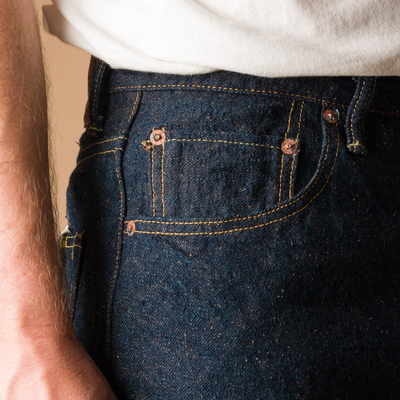 Image-Flâneurs_ONI DENIM / 200CCD-MOCA 15oz Wide Straight "Moca" Crushed Concrete Denim_détail-avant