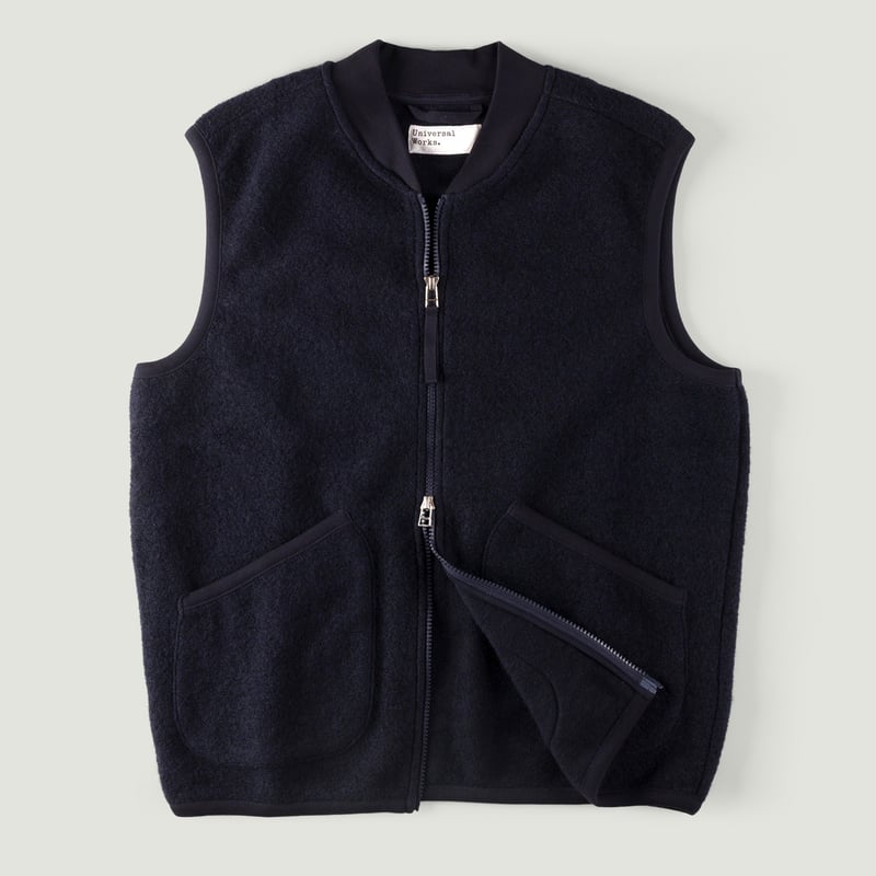 Image-Flâneurs_Universal Works_Wool Fleece Zip Waistcoat Navy_Vignette