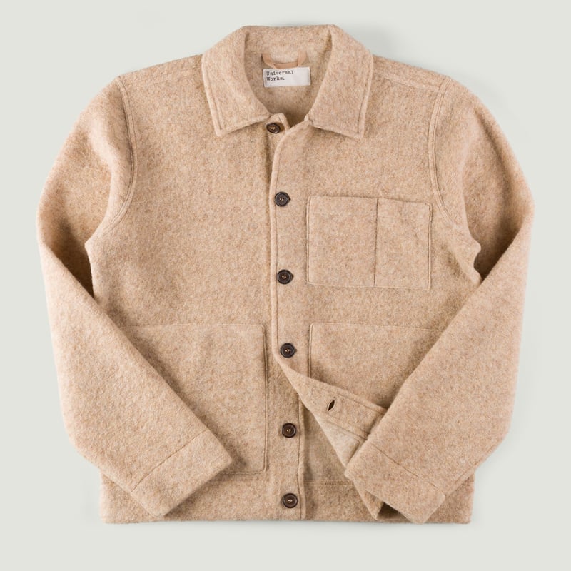 Image-Flâneurs_UNIVERSAL WORKS / Wool Fleece Uniform Jacket Fawn_Vignette