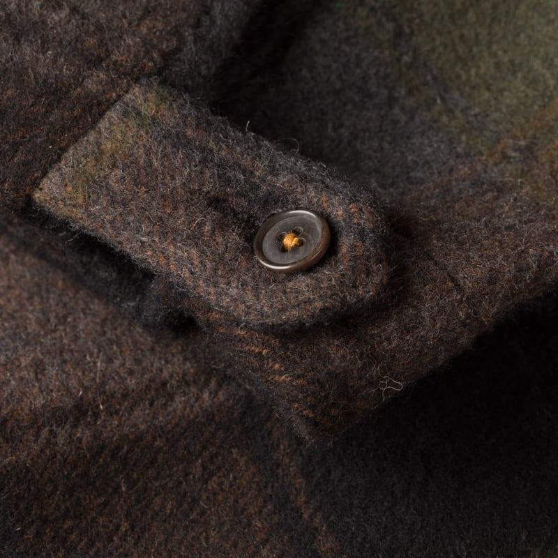 Image-Flâneurs_UNIVERSAL WORKS / Berlin Wool Check Wayfarer Jacket Black/Brown_detail-4