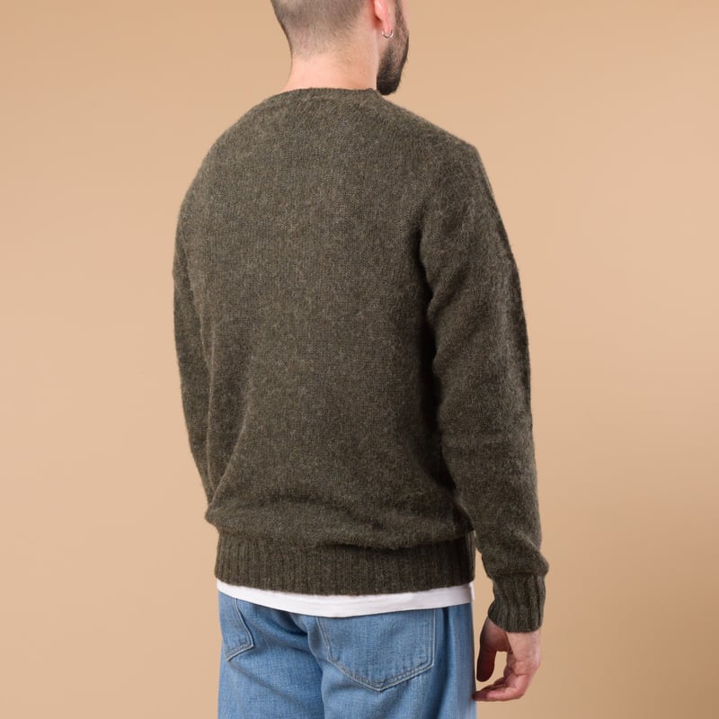 image porté flâneurs HARLEY OF SCOTLAND X FLÂNEURS pull Shaggy Crew Neck Sweater bog de-dos