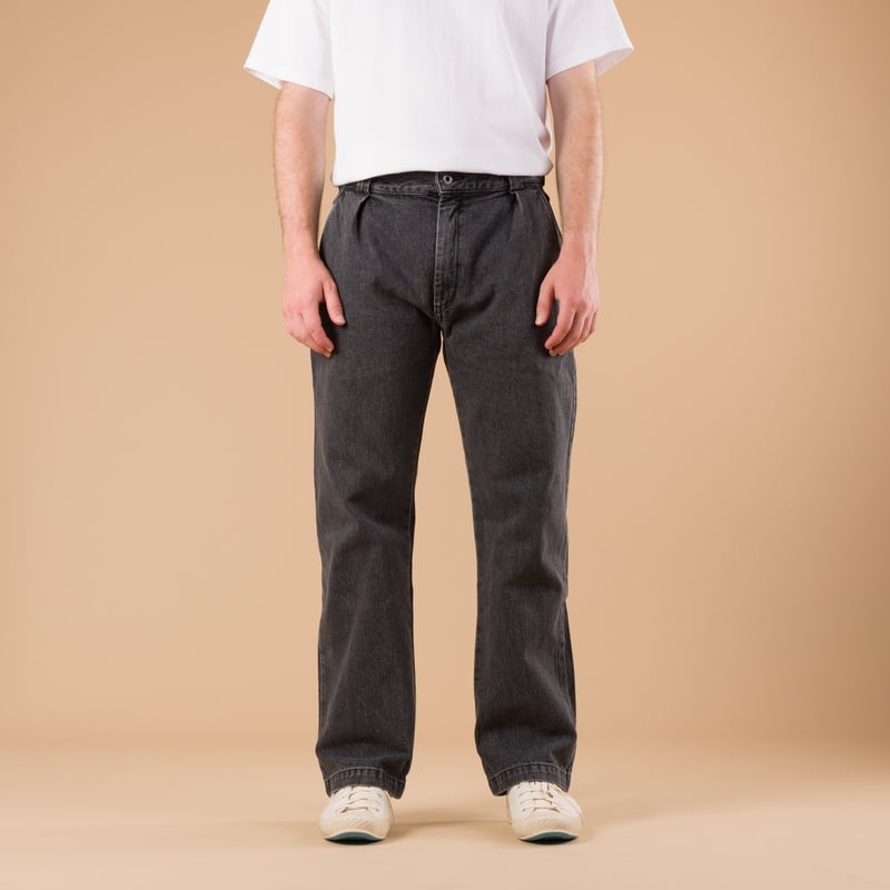 Image-Flâneurs_JAPAN BLUE JEANS / 13oz Denim Tuck Pants Fade Wash Dark Grey_de-face