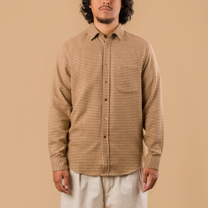 image portée flâneurs PORTUGUESE FLANNEL Abstract Shirt Brown