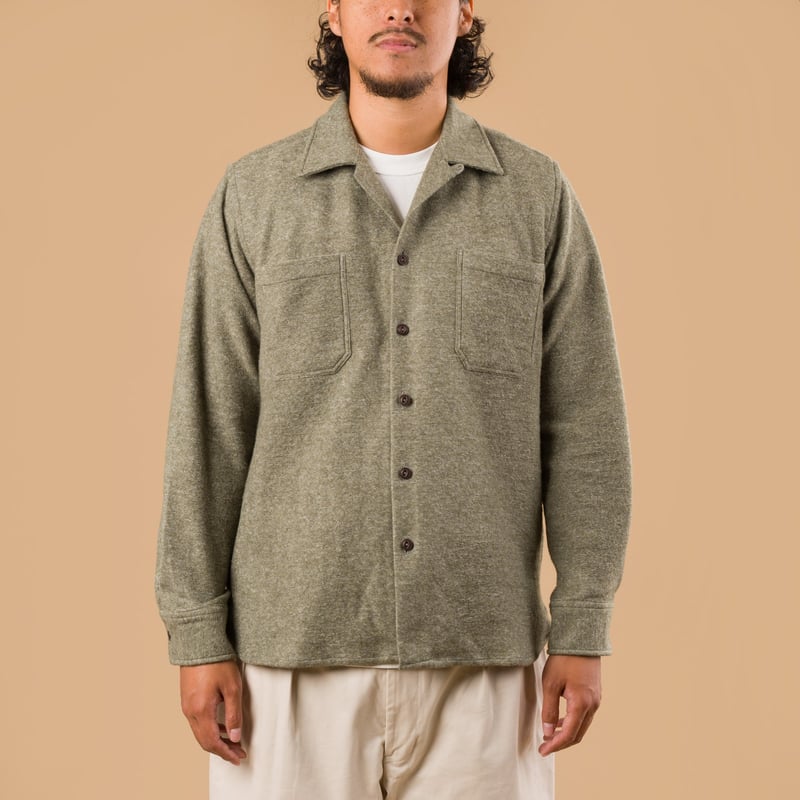 image porté face flâneurs UNIVERSAL WORKS Dam Marl Work Shirt Pale Green