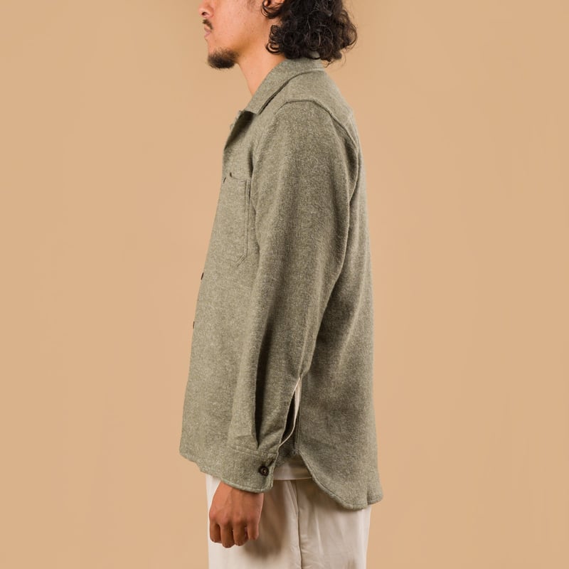 image porté profil flâneurs UNIVERSAL WORKS Dam Marl Work Shirt Pale Green