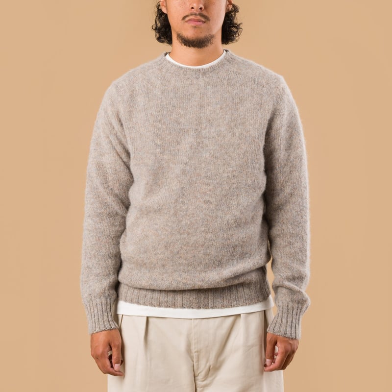 image portée de face pull HARLEY OF SCOTLAND X FLANEURS shaggy Crew Neck Pebble