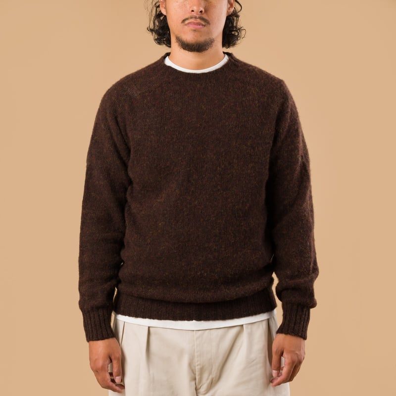 image portée de face pull HARLEY OF SCOTLAND X FLANEURS shaggy Crew Neck Mocha