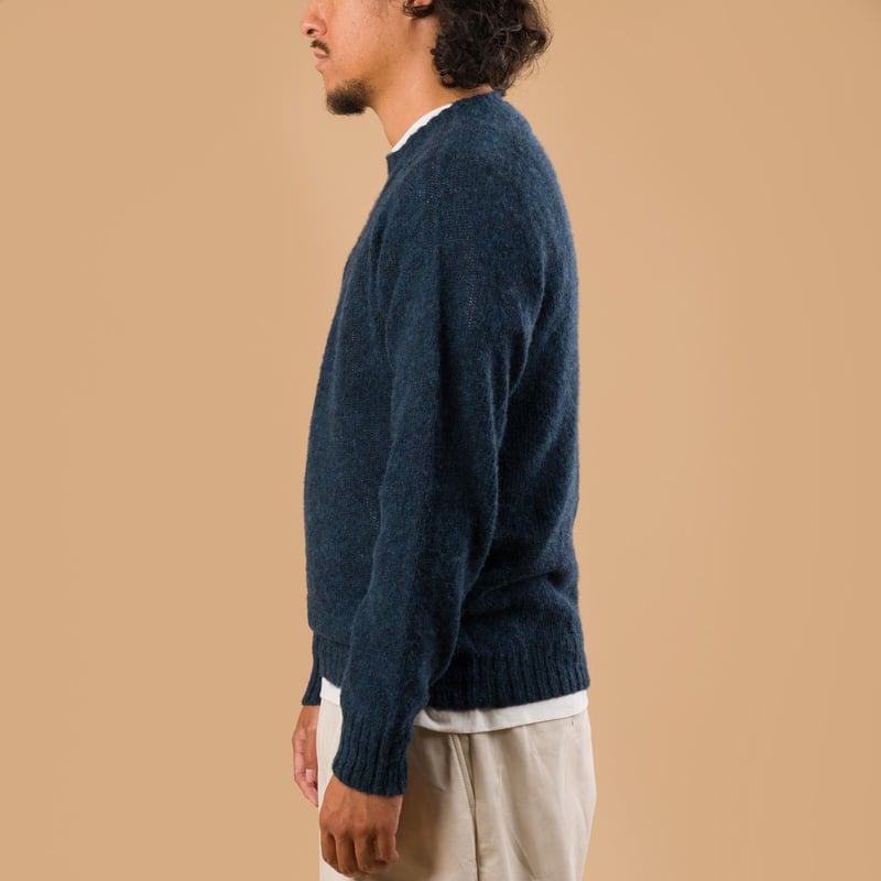 HARLEY OF SCOTLAND X FLANEURS / Shaggy Crew Neck Petrel