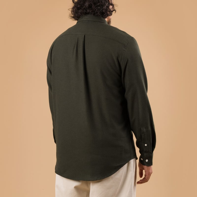 chemise-flâneurs-PORTUGUESE-FLANNEL-Teca-Shirt-Forest Green porté de dos