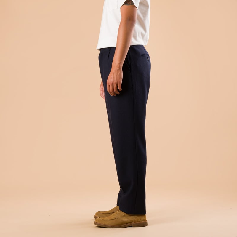 images flaneurs pantalon PORTUGUESE FLANNEL Wool Herringbone Trousers Navy de profil