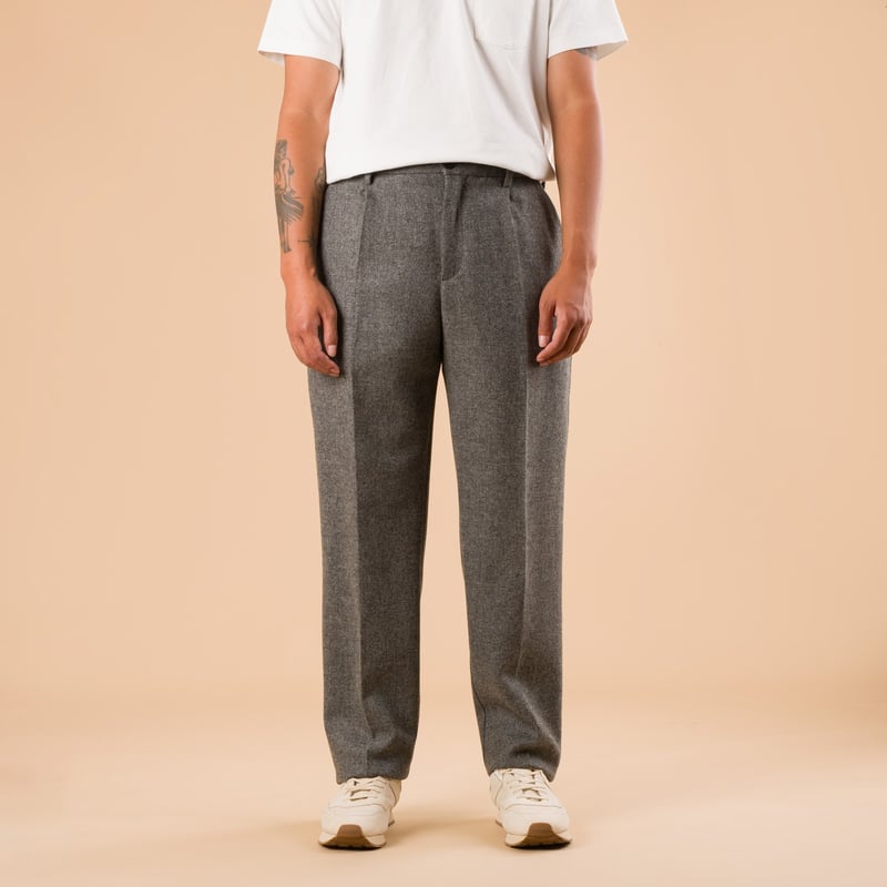 images flaneurs pantalon PORTUGUESE FLANNEL Single Pleat Trousers Grey de face