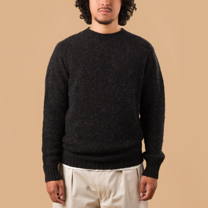 image portée de face pull HARLEY OF SCOTLAND X FLANEURS shaggy Crew Neck Crag