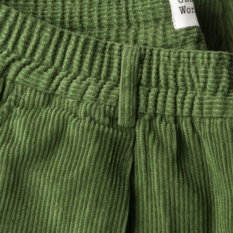 images flaneurs UNIVERSAL WORKS Corduroy Pleated Track Pant Green_detail-2