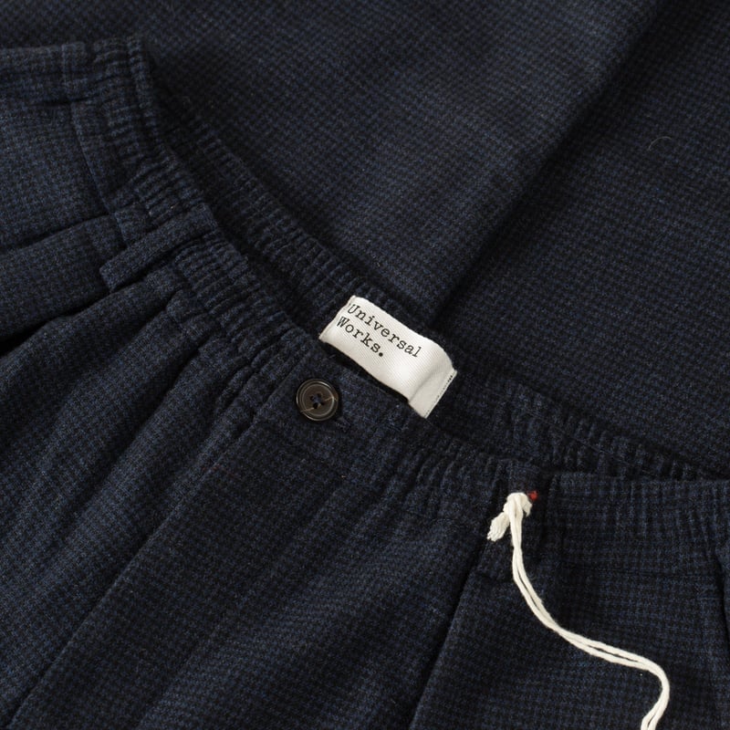 detail bouton flaneurs pantalon large UNIVERSAL WORKS Brushed Bari Oxford Pant Navy (3)