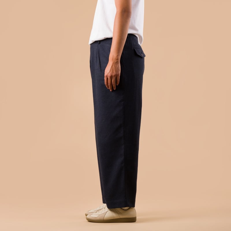 images flaneurs pantalon en laine UNIVERSAL WORKS Brushed Bari Oxford Pant Navy de profil