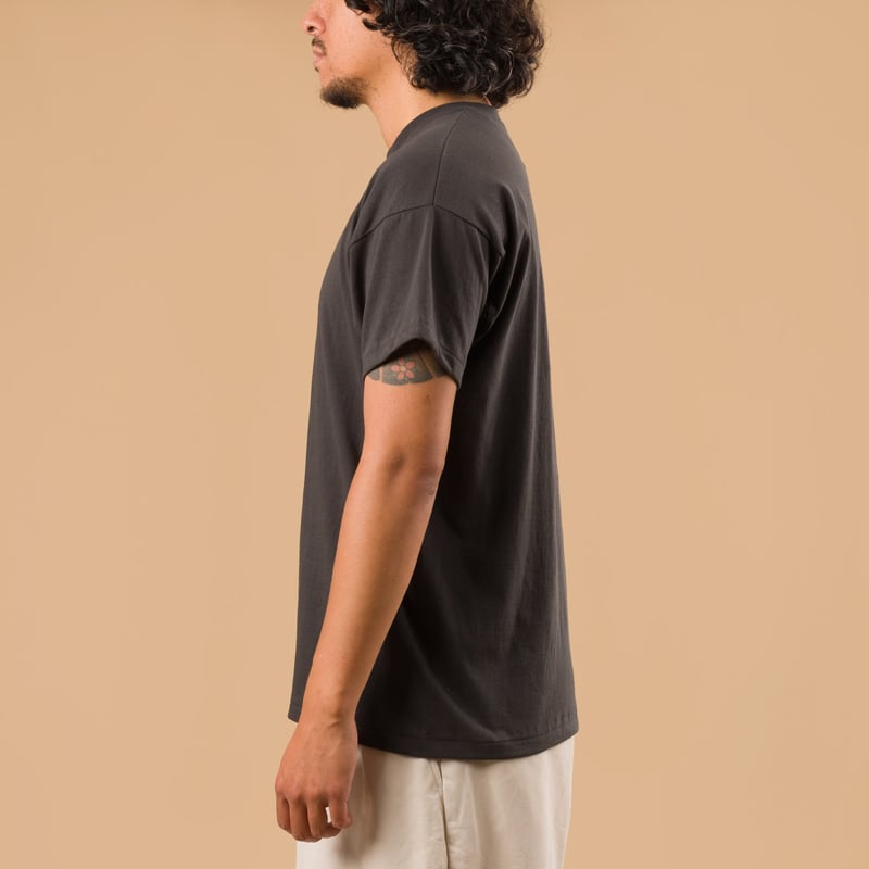 image flâneurs XX DEVELOPMENT SURE MFG 6.6oz mid black Tee de profil