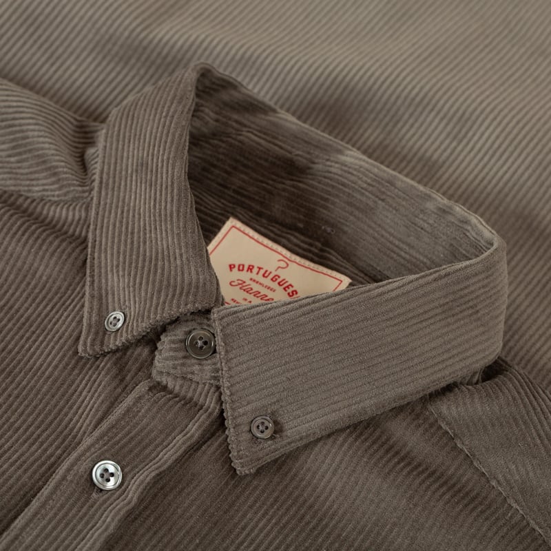 PORTUGUESE FLANNEL flâneurs chemise velours Lobo grey detail col