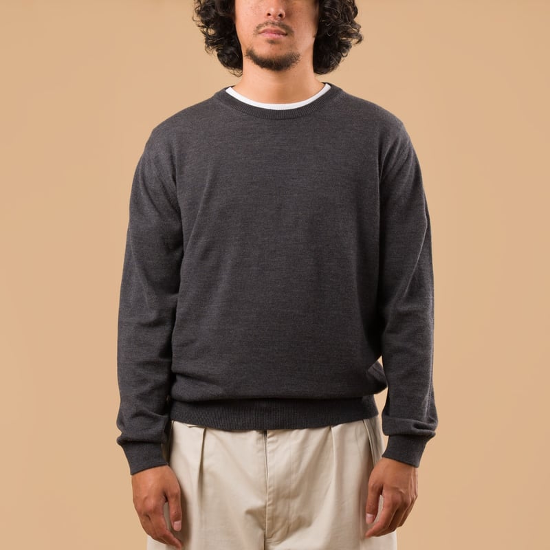 image flâneursMOONCASTLE 12G Wool Crew Neck dark grey de face