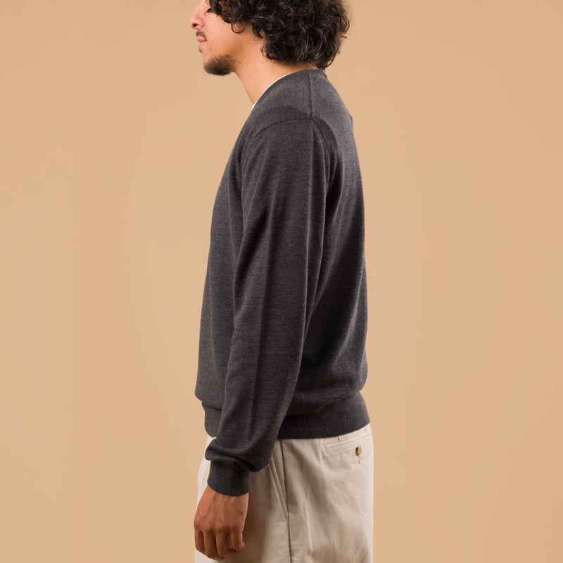 image flâneursMOONCASTLE 12G Wool Crew Neck dark grey de profil