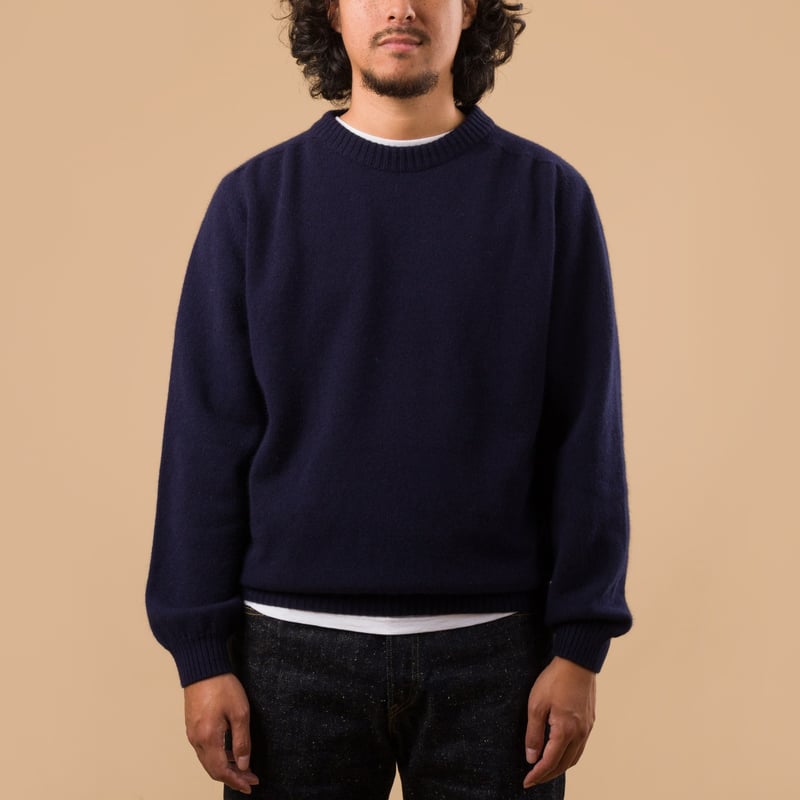 vignette Nitto X Flaneurs pull Bedros geelongora navy porté de face