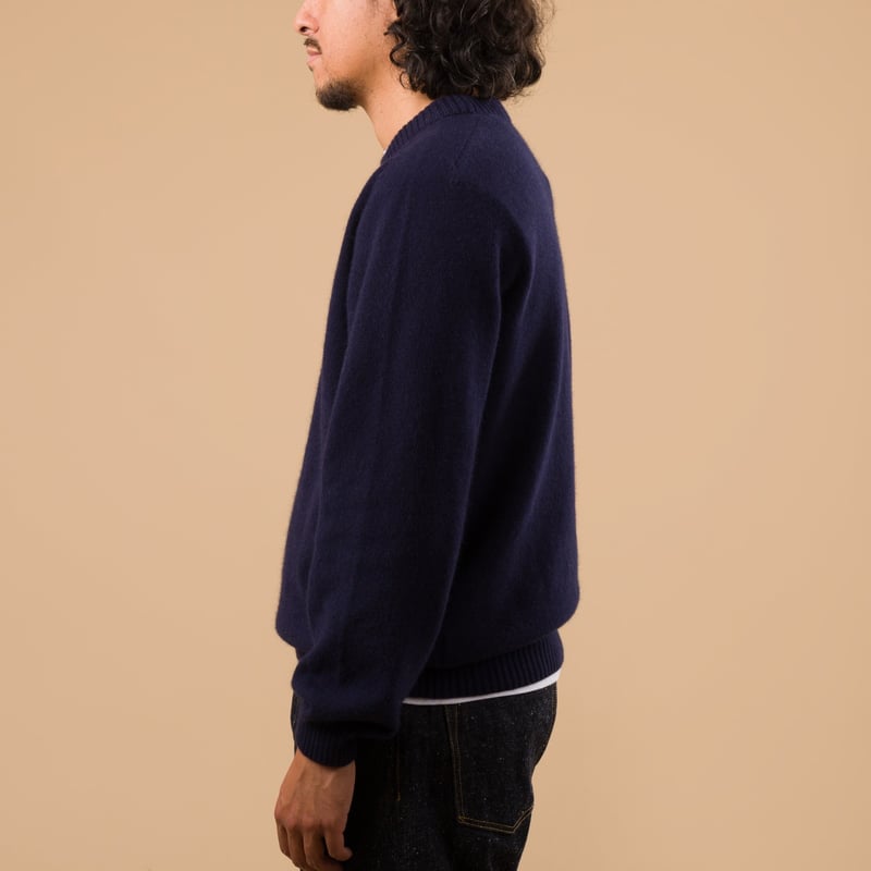 vignette Nitto X Flaneurs pull Bedros geelongora navy porté de profil