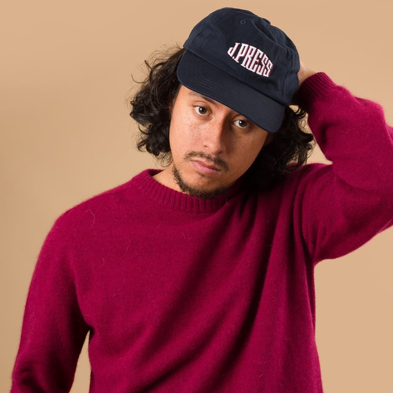 vignette Nitto X Flaneurs pull Bedros geelongora hibiscus porté