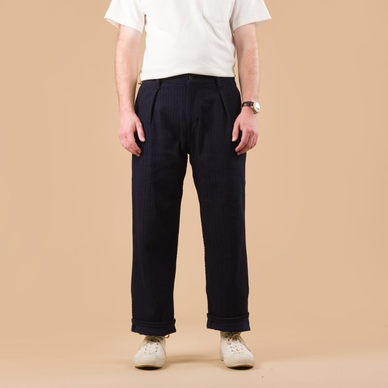 Image-Flâneurs_NAKED & FAMOUS Pleated Trousers Indigo Sugiaya_de face