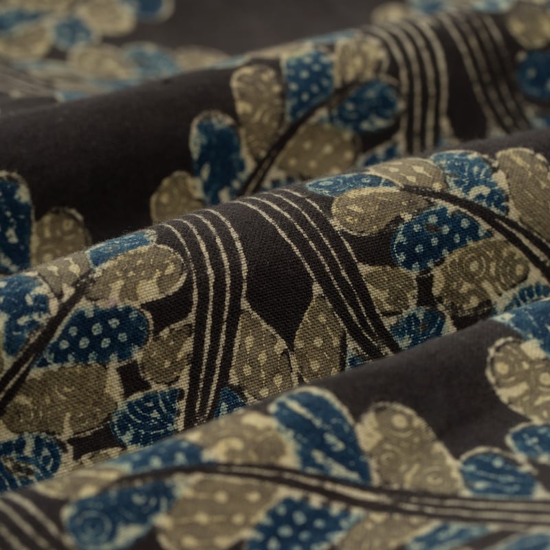 Vignettes chemise collaboration Kardo FW25 closeup