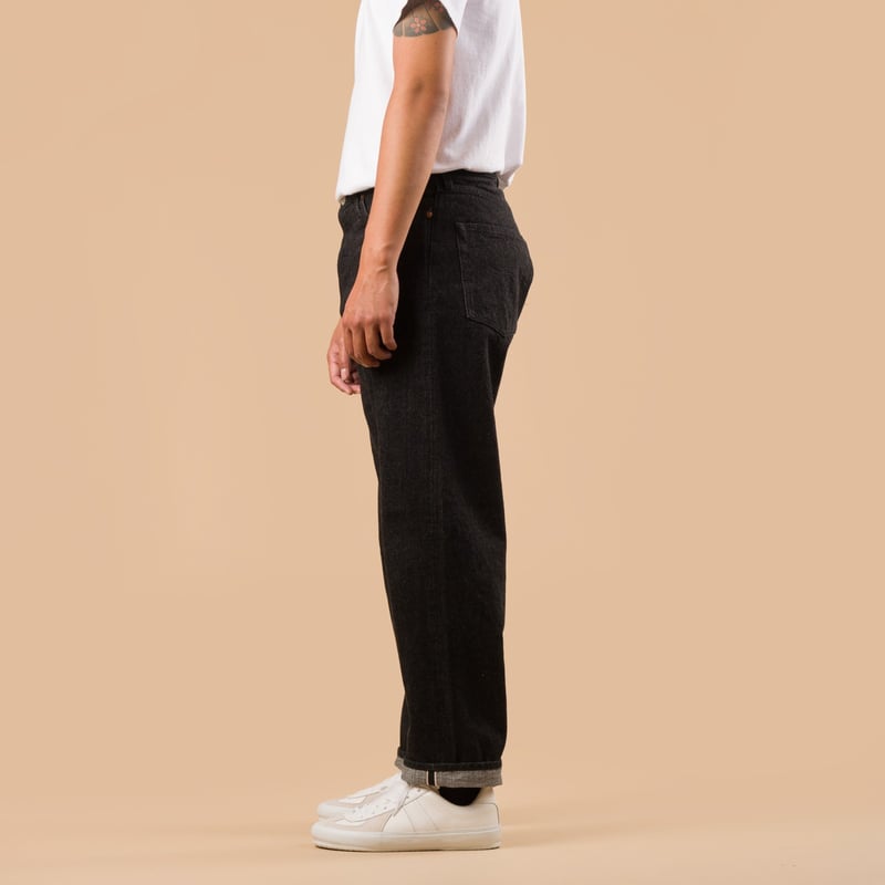 image flâneurs FOB FACTORY F153 5P Tapered black Selvedge Denim de profil