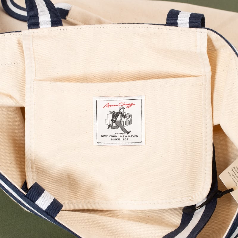 Image-Flâneurs_J. PRESS / Cotton Canvas Aaron Chang Tote White_Détail-2