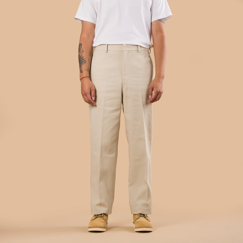 Image-Flâneurs_J. PRESS / New Piped Stem Big Back Belt Drill Beige_de-face