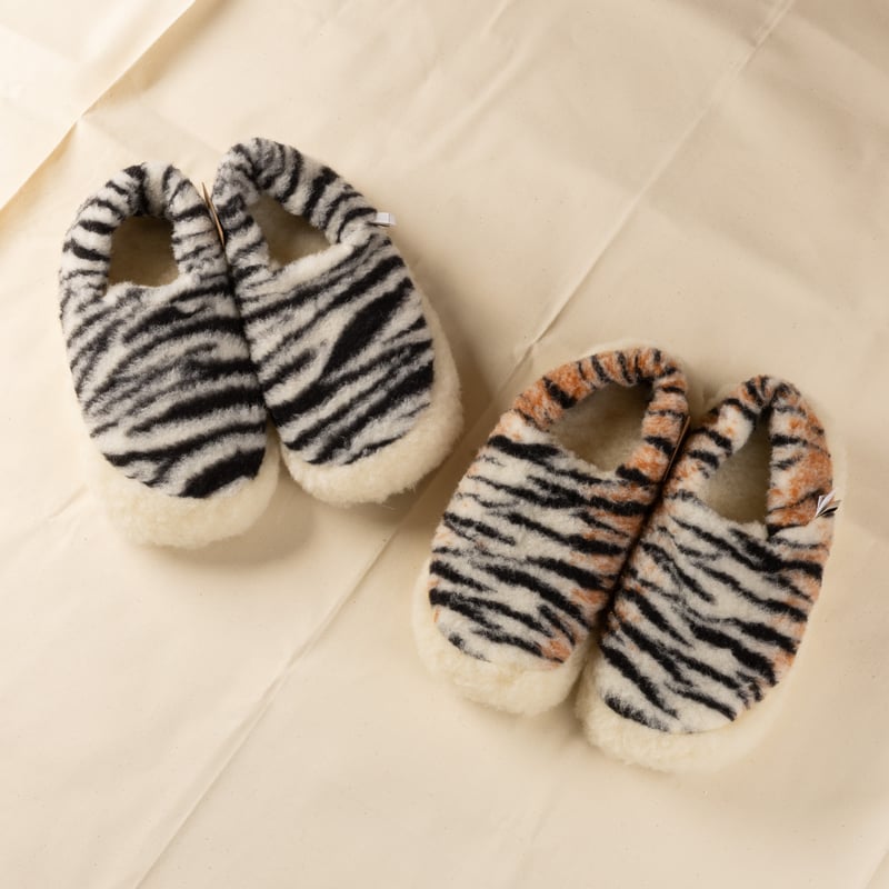Image-Flâneurs_COLDBREAKER / Siberian Slippers Zebra_detail-1