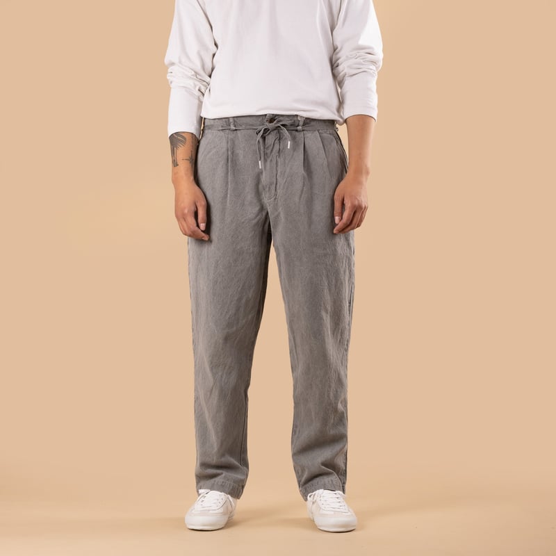 Image-Flâneurs_SEUVAS / 10oz Canvas Tapered 2Tuck Pants Sumi_de-face