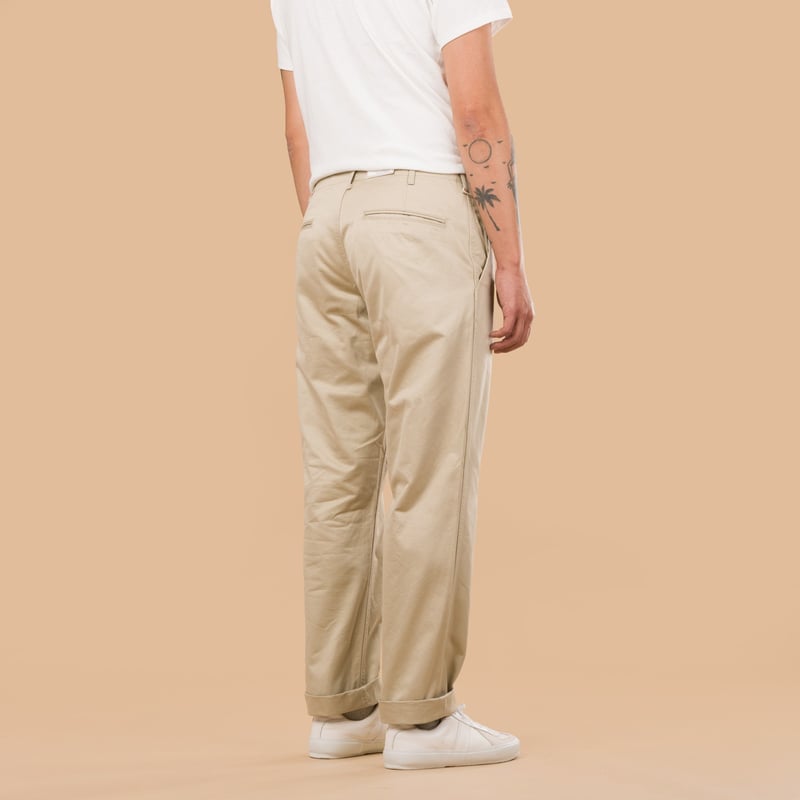 image flâneurs pantalon FOB FACTORY  F0514 Narrow U.S. Trousers beige de  dos