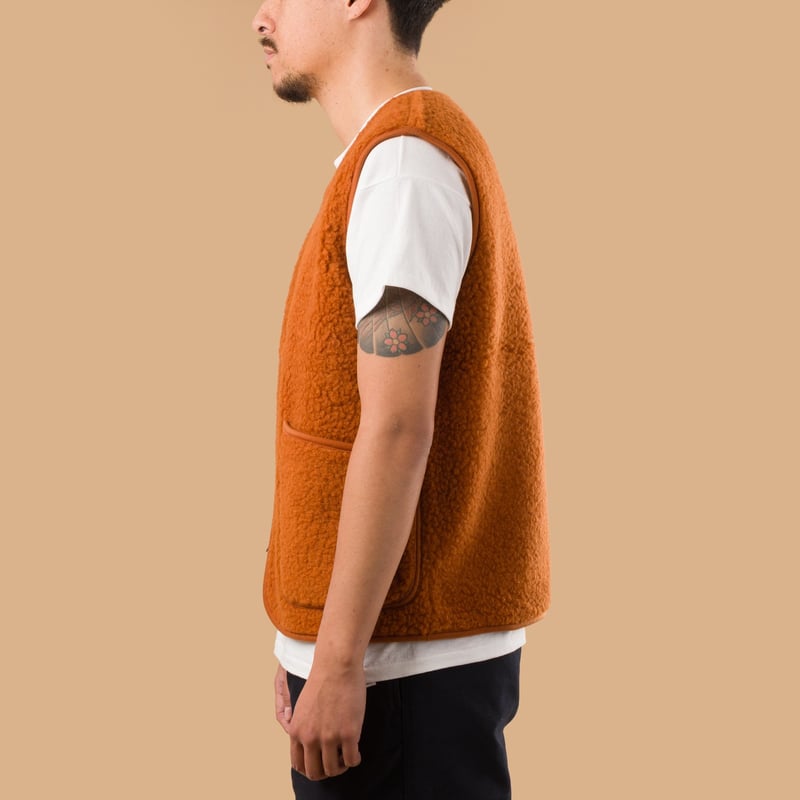 image flâneurs-COLDBREAKER-veste-en-laine-sans-manche-Pepitko-Vest-Fox de profil