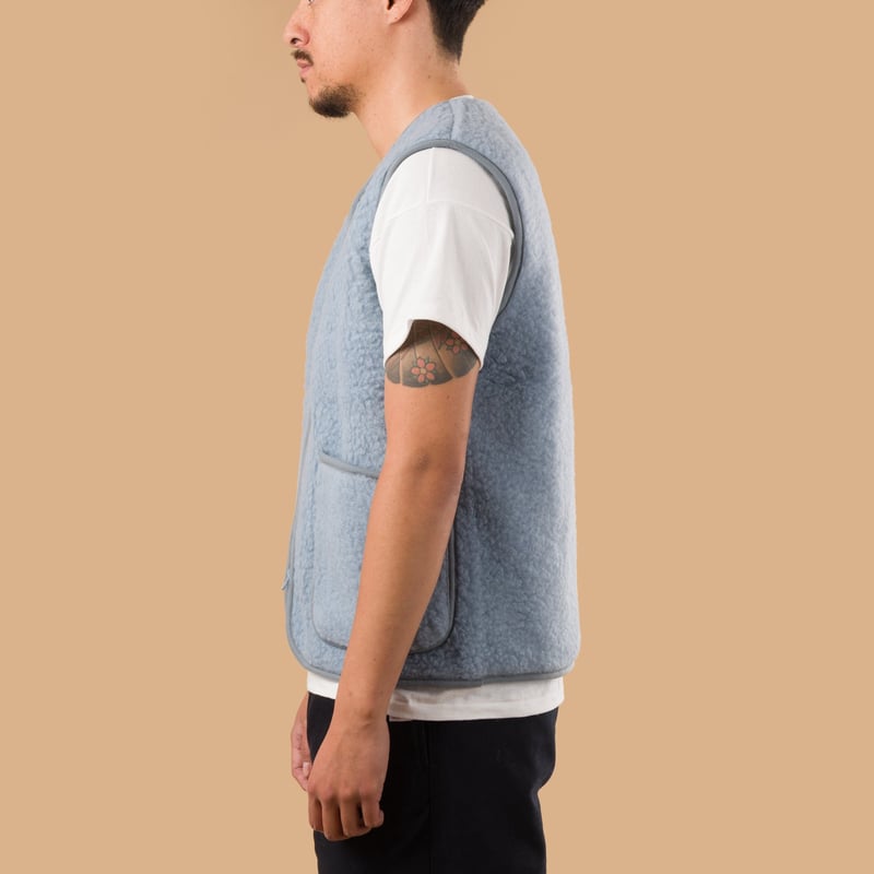 image flâneurs-COLDBREAKER-veste-en-laine-sans-manche-Pepitko-Vest-ice blue de profil