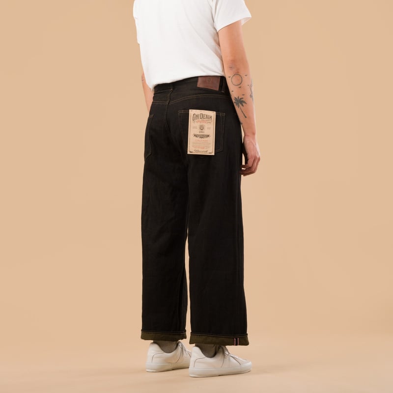 image flâneurs jeans black ONI DENIM 222-BKOL porté de dos