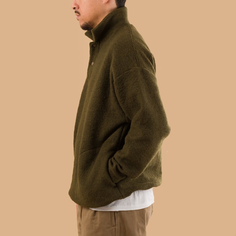 image flâneurs pull col polo Jackman Wool Himo Polo Olive de profil