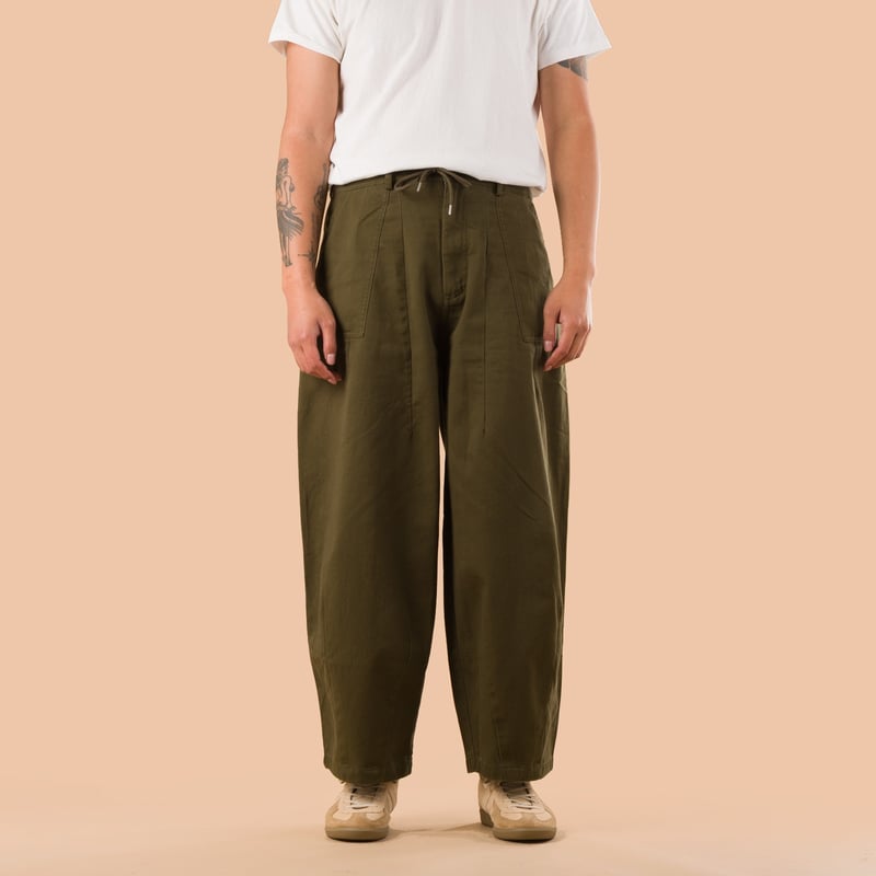 image flâneurs pantalon large FRIZMWORKS  Twill Balloon Pants Olive (2)