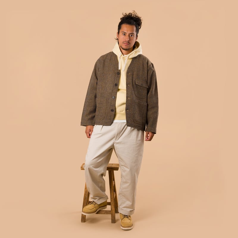 vignette UNIVERSAL WORKS x FLÂNEURS Harris Tweed Plaid Cabin Jacket Gold silhouette 2