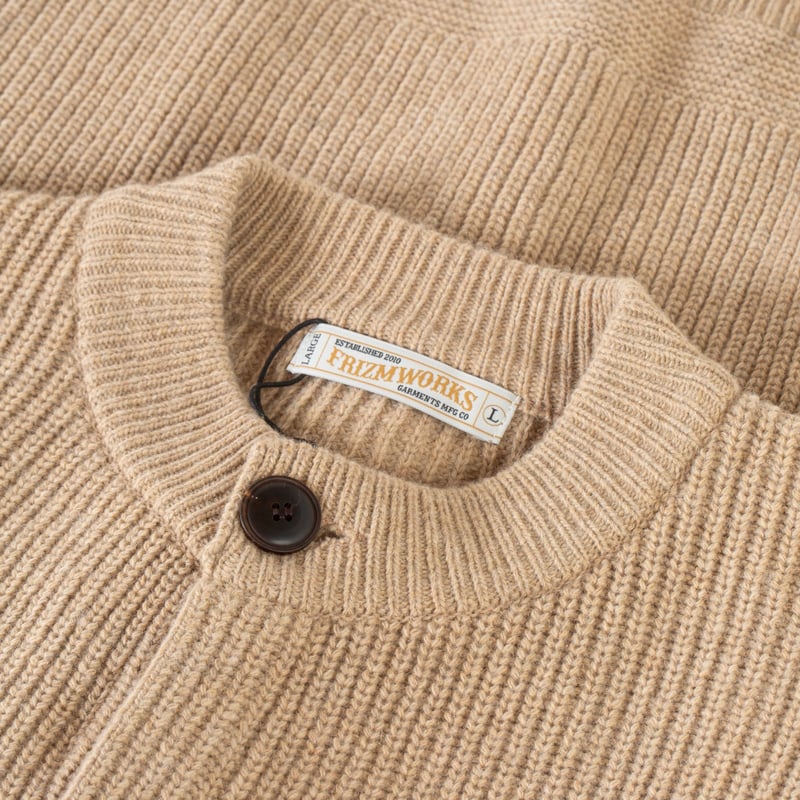detail flâneurs FRIZMWORKS  Heavy Wool Round Cardigan Oatmeal col