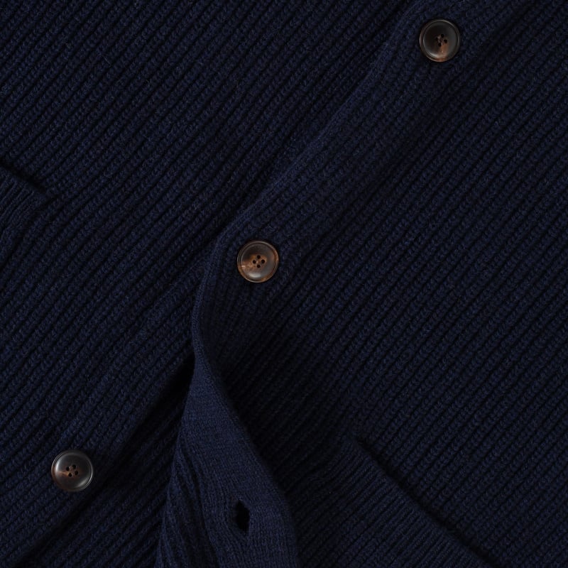 detail flâneurs FRIZMWORKS  Heavy Wool Round Cardigan navy boutons