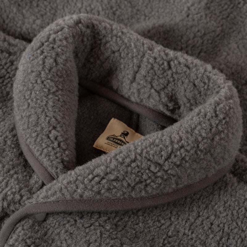 détail COLDBREAKER  Flâneurs Ultralight Retro Jacket Anthracite col